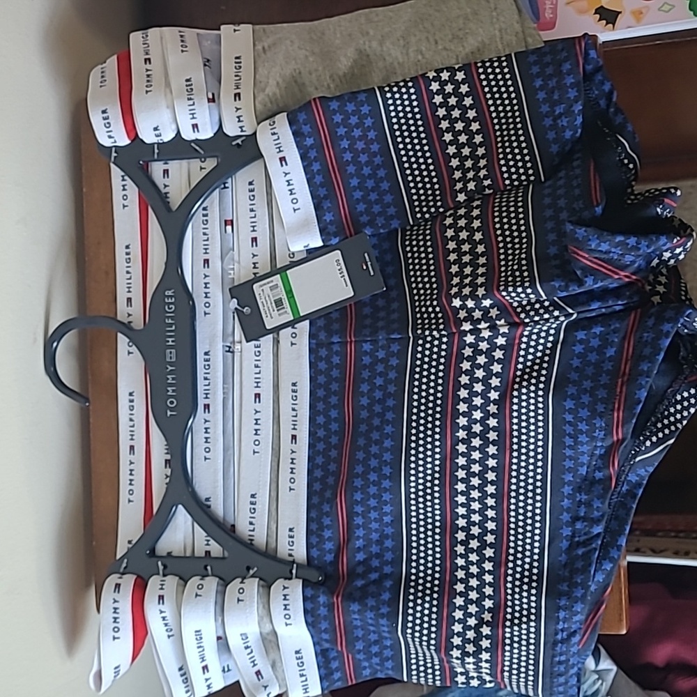 Nwt Tommy Hilfiger size Lg 5 pack of panties
